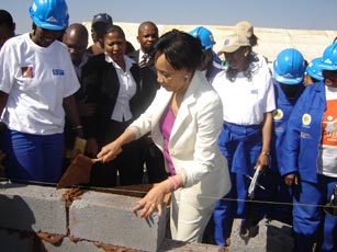 Housing Minister Lindiwe Sisulu helping out