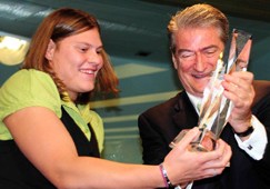 Natalie du Toit receives the IAHV Youth Leadership Award 2008 Natalie du Toit receives the IAHV Youth Leadership Award 2008