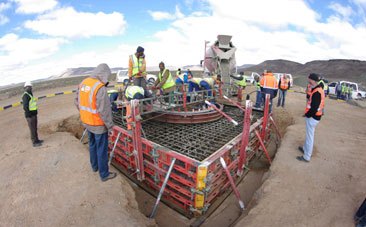 First MeerKAT telescope foundation laid