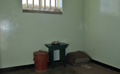  nelson mandela, robben island, prison cell