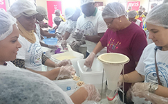 graca machel packs meals graca machel, stop hunger now, food, food packages, nelson mandela, meals, packing meals, mozambique, south africa graca machel packs meals graca machel, stop hunger now, food, food packages, nelson mandela, meals, packing meals, mozambique, south africa