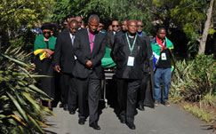 Nelson Mandela's body arrives at his home in Qunu 