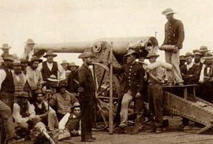 A 'Long Tom' cannon in position outside 
Mafikeng