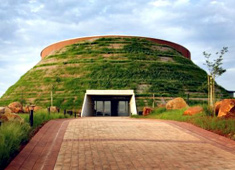 Tumulus building at Maropeng 