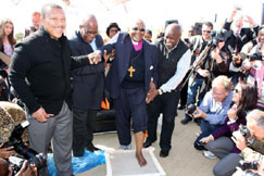 Tutu leaves his mark on Maropeng Tutu leaves his mark on Maropeng