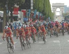 Team Barloworld on the charge in Paris team, barloworld, tour, france, soler, mauricio, robbie, robert, hunter, south, africa, cycle, cycling, stage, paris, triomphe, arc